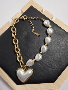 Gold Pearl Heart Charm Bracelet -  Stainless Steel Gold Plated. New.